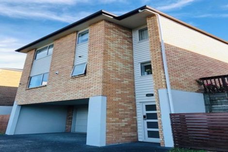 Photo of property in 24 Sohlue Place, Oteha, Auckland, 0632