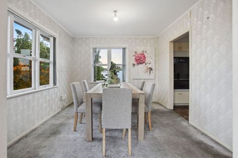 Photo of property in 16 Sylvan Crescent, Te Atatu South, Auckland, 0610