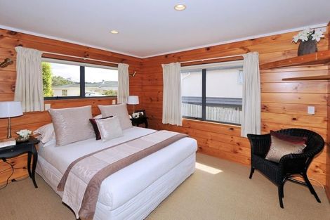 Photo of property in 2/73 Balmain Road, Birkenhead, Auckland, 0626