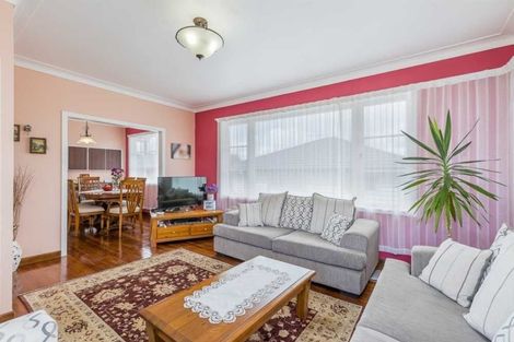 Photo of property in 73 Pupuke Road, Northcote, Auckland, 0627