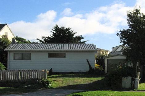 Photo of property in 187 Tutere Street, Waikanae Beach, Waikanae, 5036
