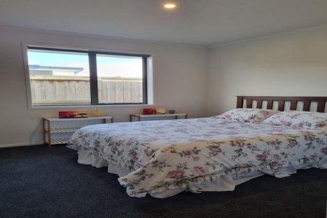 Photo of property in 28 Kitemaunga Avenue, One Tree Point, 0118