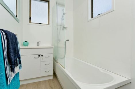 Photo of property in 2/7 Wilkinson Way, Browns Bay, Auckland, 0630