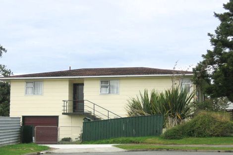 Photo of property in 7 Edelweiss Grove, Timberlea, Upper Hutt, 5018