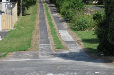 Photo of property in 16 Cliff View Drive, Green Bay, Auckland, 0604