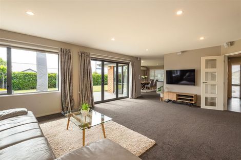 Photo of property in 17 Gosling Crescent, Halswell, Christchurch, 8025