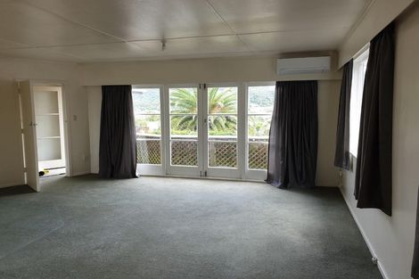 Photo of property in 32 Mimihau Grove, Wainuiomata, Lower Hutt, 5014