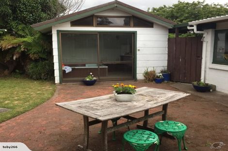 Photo of property in 12 Woodleigh Street, Frankleigh Park, New Plymouth, 4310