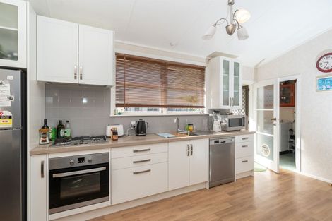 Photo of property in 6 Cricket Place, Melville, Hamilton, 3206