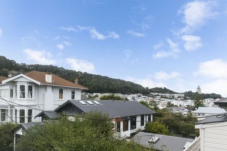 Photo of property in Owd Trafford Flats, 17 Brougham Street, Mount Victoria, Wellington, 6011