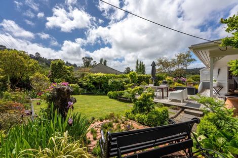 Photo of property in 33 Jocelyn Crescent, Pinehaven, Upper Hutt, 5019