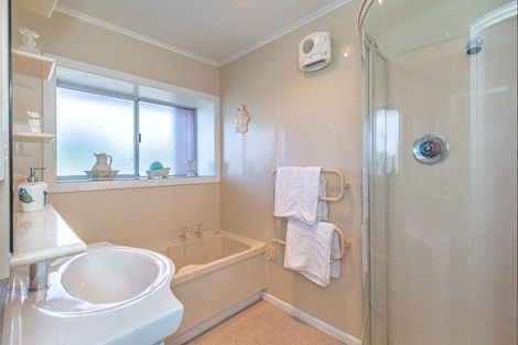 Photo of property in 208 Lindsay Road, Levin, 5510