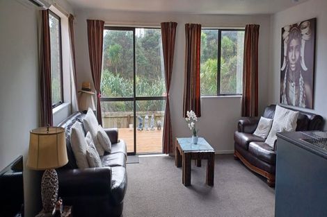 Photo of property in 64 Woodbank Drive, Glen Eden, Auckland, 0602