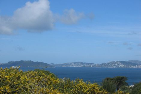 Photo of property in 15a Rakeiora Grove, Korokoro, Lower Hutt, 5012