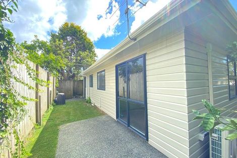 Photo of property in 67 Beach Road, Te Atatu Peninsula, Auckland, 0610