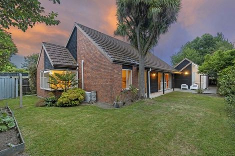 Photo of property in 9 Cricklewood Place, Avonhead, Christchurch, 8042