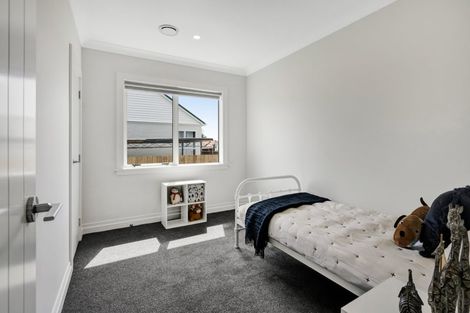 Photo of property in 16 Holford Street, Westown, New Plymouth, 4310