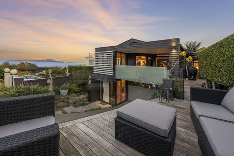 Photo of property in 2/27 Churchill Road, Murrays Bay, Auckland, 0630