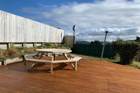 Photo of property in 26 Lyndfield Lane, Newlands, Wellington, 6037