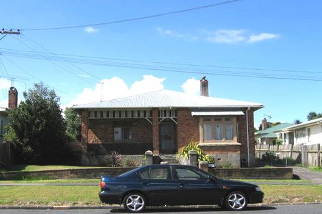 Photo of property in 12 Hutchinson Avenue, New Lynn, Auckland, 0600