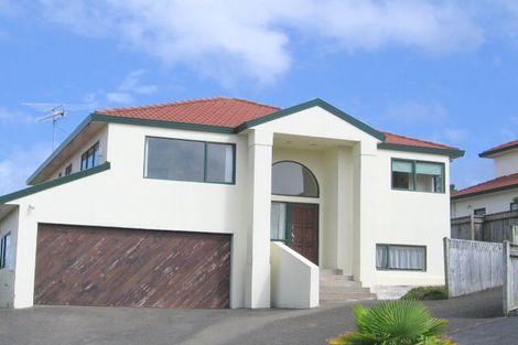 Photo of property in 2/8 Carrigans Close, Pinehill, Auckland, 0632