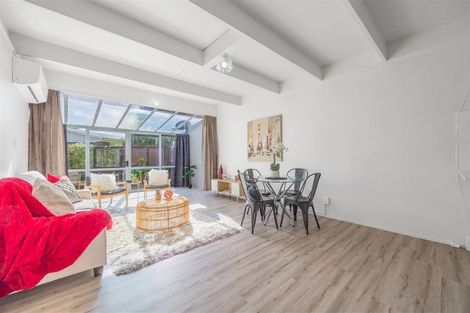 Photo of property in 2/39 Rathgar Road, Henderson, Auckland, 0610