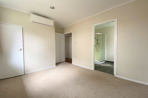 Photo of property in 8 Kerria Place, Sunnynook, Auckland, 0620