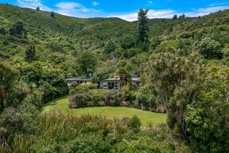 Photo of property in 135 Queen Charlotte Drive, Havelock, Picton, 7281