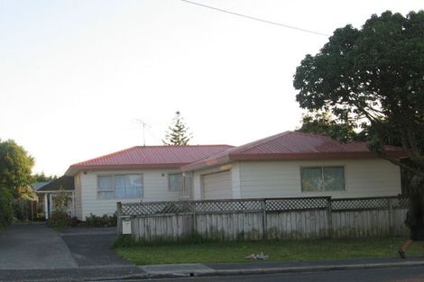 Photo of property in 2/102 Chivalry Road, Glenfield, Auckland, 0629