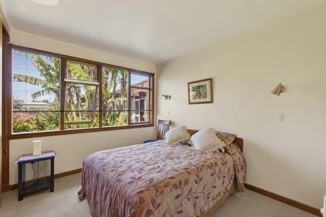 Photo of property in 9 Whitby Place, Westown, New Plymouth, 4310