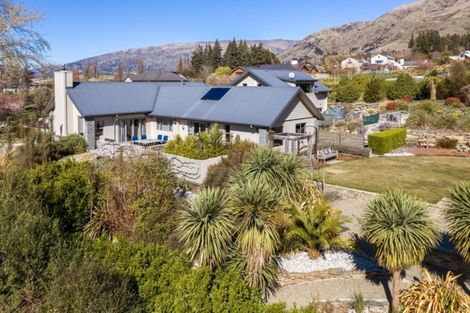 Photo of property in 5 Hollyhock Lane, Wanaka, 9305