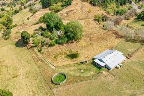 Photo of property in 1111 Tupurupuru Te Wharau Road, Kourarau Hill, Masterton, 5883