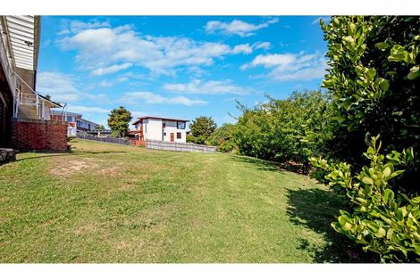 Photo of property in 83 Pupuke Road, Northcote, Auckland, 0627