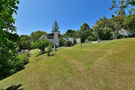 Photo of property in 16 Ladies Mile, Manly, Whangaparaoa, 0930