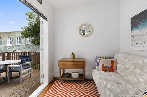 Photo of property in 17 Myrtle Crescent, Mount Cook, Wellington, 6021