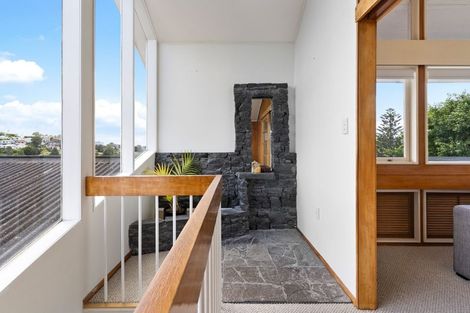 Photo of property in 31 Mcdowell Crescent, Hillcrest, Auckland, 0627