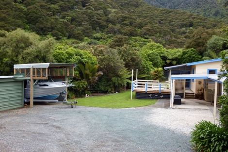 Photo of property in 16 Field Terrace, Okiwi Bay, 7193