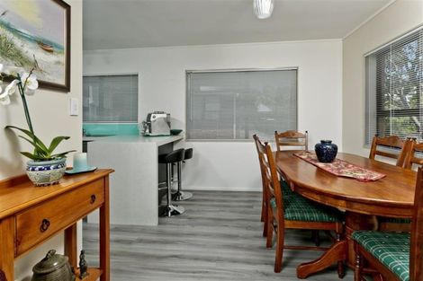 Photo of property in 2/17 Weetman Drive, Browns Bay, Auckland, 0630