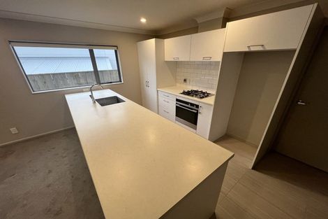 Photo of property in 6 Brindle Way, Newlands, Wellington, 6037