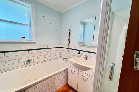 Photo of property in 18 Deller Grove, Silverstream, Upper Hutt, 5019