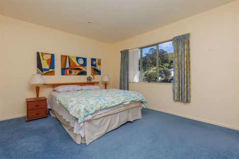 Photo of property in 6 Gresford Place, Churton Park, Wellington, 6037