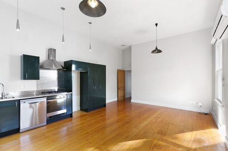 Photo of property in 32 Rolleston Street, Mount Cook, Wellington, 6021