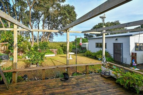 Photo of property in 14 Seaward Place, Wattle Downs, Auckland, 2103