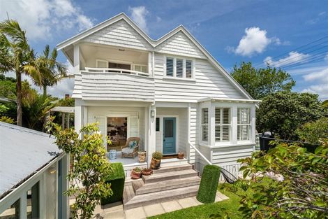 Photo of property in 5 Turnbull Road, Narrow Neck, Auckland, 0624