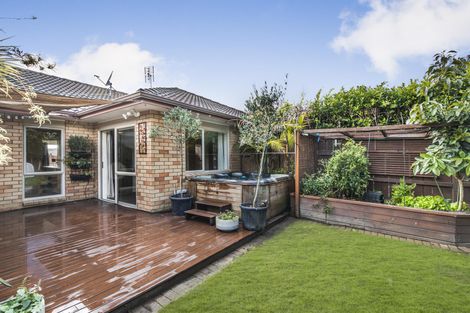 Photo of property in 72 Magic Way, Randwick Park, Auckland, 2105