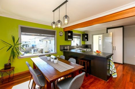 Photo of property in 128 Frankley Road, Frankleigh Park, New Plymouth, 4310