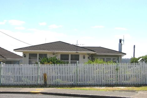 Photo of property in 3/99 Rangatira Road, Beach Haven, Auckland, 0626