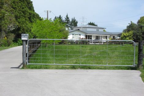 Photo of property in 293 Boord Crescent, Kumeu, 0891