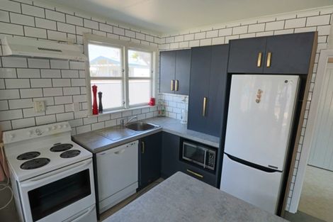 Photo of property in 6 Hennessy Street West, Foxton Beach, Foxton, 4815