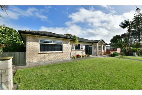Photo of property in 10 Centreway Road, Orewa, 0931